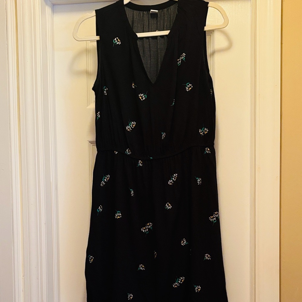 Gently used, OLD NAVY Black Floral Dress 💛